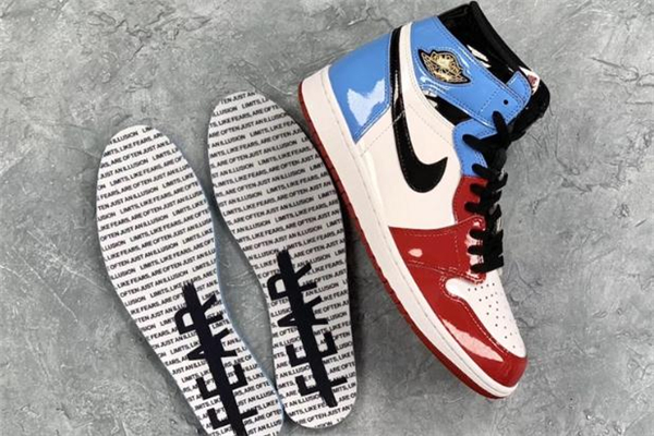 aj1北卡藍(lán)芝加哥發(fā)售時(shí)間 aj1漆皮北卡藍(lán)芝加哥拼接配色 aj1北卡藍(lán)芝加哥發(fā)售時(shí)間 aj1漆皮北卡藍(lán)芝加哥拼接配色