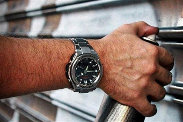 光動(dòng)能手表為什么秒針一跳就兩秒 光動(dòng)能表秒針走兩格 光動(dòng)能手表為什么秒針一跳就兩秒 光動(dòng)能表秒針走兩格