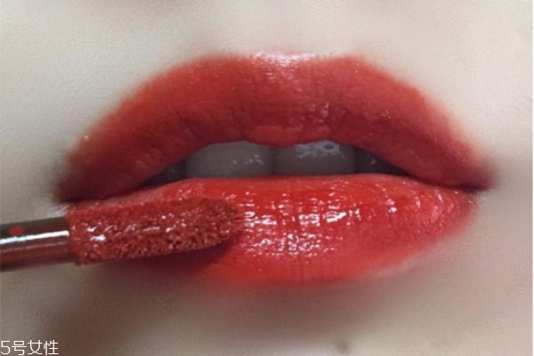 阿瑪尼402和405哪個顏色好看 阿瑪尼402和405區(qū)別 阿瑪尼402和405哪個顏色好看 阿瑪尼402和405區(qū)別