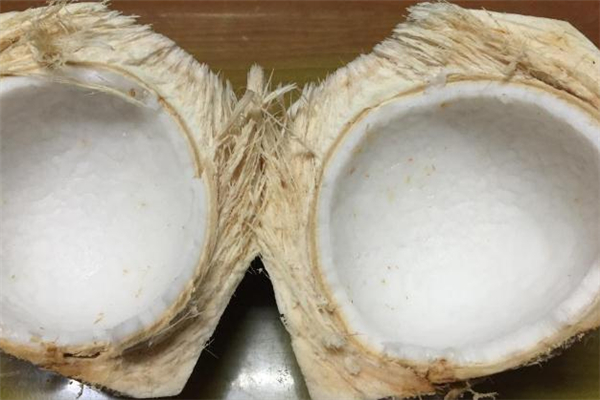 椰子肉為什么會(huì)變紅 椰子肉變色了還能吃嗎 椰子肉為什么會(huì)變紅 椰子肉變色了還能吃嗎