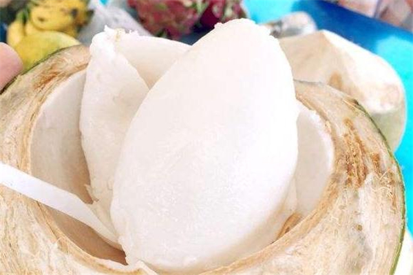 椰子肉為什么會(huì)變紅 椰子肉變色了還能吃嗎 椰子肉為什么會(huì)變紅 椰子肉變色了還能吃嗎