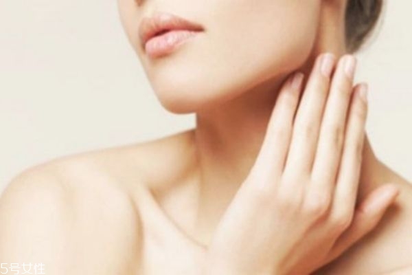 潤膚露可以擦臉嗎 潤膚露是擦臉還是全身 潤膚露可以擦臉嗎 潤膚露是擦臉還是全身