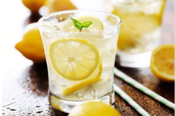 檸檬水怎么做 長(zhǎng)期喝檸檬水有什么好處和壞處 檸檬水怎么做 長(zhǎng)期喝檸檬水有什么好處和壞處
