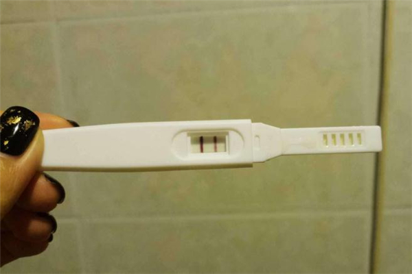 驗孕棒尿淋到顯示區(qū)還可以用嗎 驗孕棒尿淋了觀察窗準嗎 驗孕棒尿淋到顯示區(qū)還可以用嗎 驗孕棒尿淋了觀察窗準嗎