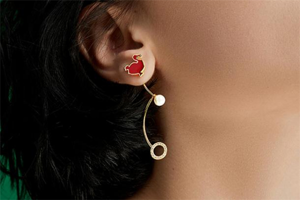 戴什么樣的耳環(huán)有氣質 今夏最流行款式