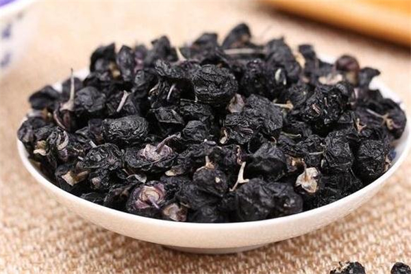 黑枸杞泡水喝會(huì)長(zhǎng)胖嗎 減肥可以喝黑枸杞水嗎 黑枸杞泡水喝會(huì)長(zhǎng)胖嗎 減肥可以喝黑枸杞水嗎