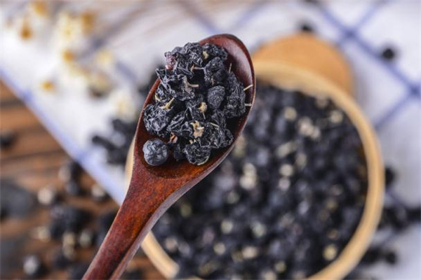 黑枸杞泡水喝會(huì)長(zhǎng)胖嗎 減肥可以喝黑枸杞水嗎 黑枸杞泡水喝會(huì)長(zhǎng)胖嗎 減肥可以喝黑枸杞水嗎