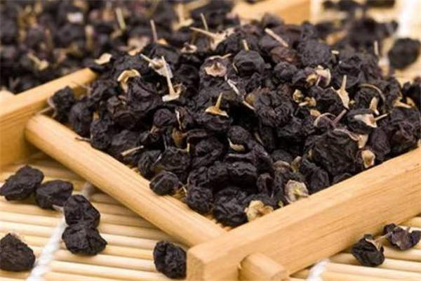 黑枸杞泡水喝會(huì)長(zhǎng)胖嗎 減肥可以喝黑枸杞水嗎 黑枸杞泡水喝會(huì)長(zhǎng)胖嗎 減肥可以喝黑枸杞水嗎
