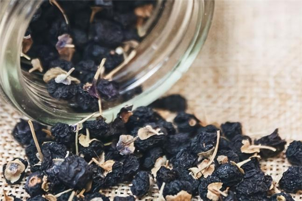 黑枸杞能治療白發(fā)嗎 黑枸杞加什么可以治療白發(fā) 黑枸杞能治療白發(fā)嗎 黑枸杞加什么可以治療白發(fā)