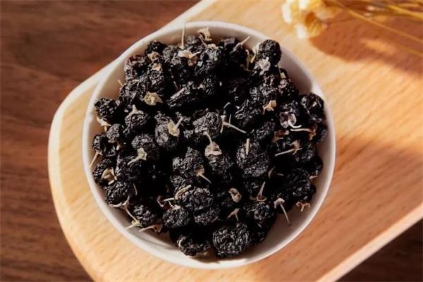 吃黑枸杞牙齒會(huì)變黑嗎 吃黑枸杞牙齒會(huì)染色嗎