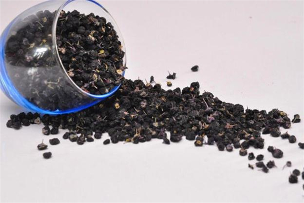 吃黑枸杞牙齒會(huì)變黑嗎 吃黑枸杞牙齒會(huì)染色嗎