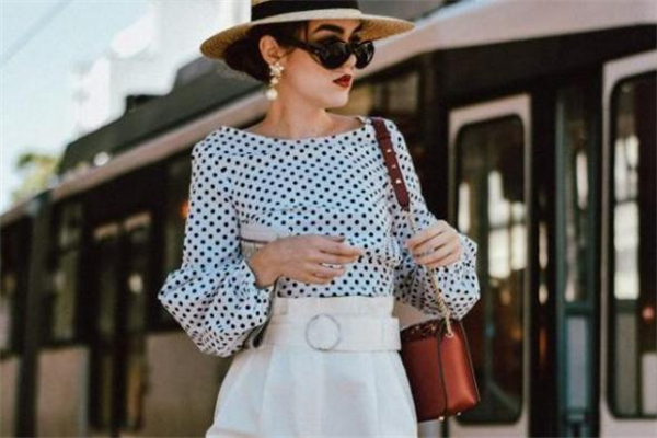 上班族怎么穿出高級(jí)感 女生職場(chǎng)穿搭技巧