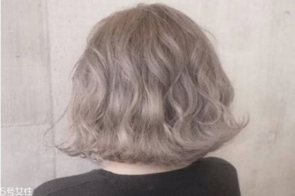 漂頭發(fā)幾個(gè)月可以燙發(fā) 頭發(fā)漂了多久才能燙 漂頭發(fā)幾個(gè)月可以燙發(fā) 頭發(fā)漂了多久才能燙