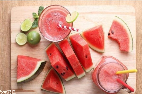 西瓜哪些人不能吃 吃西瓜的禁忌 西瓜哪些人不能吃 吃西瓜的禁忌