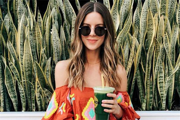 露肩裝怎么穿顯瘦 露肩裝顯瘦穿搭技巧 露肩裝怎么穿顯瘦 露肩裝顯瘦穿搭技巧