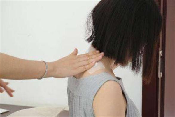 貼三伏貼可以洗頭發(fā)嗎 貼三伏貼洗頭有影響嗎 貼三伏貼可以洗頭發(fā)嗎 貼三伏貼洗頭有影響嗎