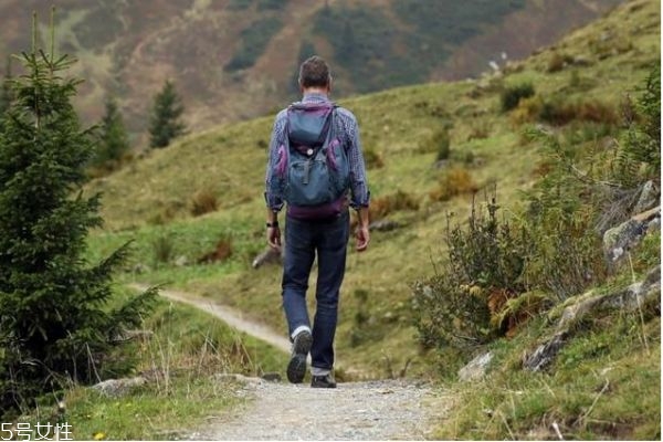 爬山對(duì)膝蓋有損傷嗎 教你保護(hù)膝蓋