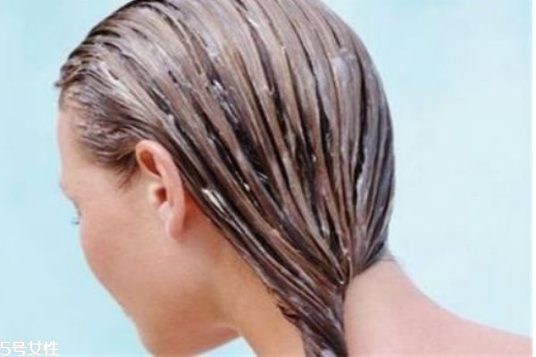 愛出油的頭發(fā)多久洗一次頭呢 愛出油頭發(fā)應該怎樣護理 愛出油的頭發(fā)多久洗一次頭呢 愛出油頭發(fā)應該怎樣護理