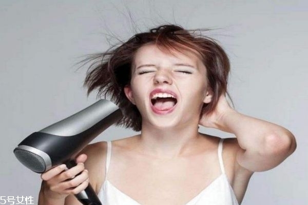 愛出油的頭發(fā)多久洗一次頭呢 愛出油頭發(fā)應該怎樣護理 愛出油的頭發(fā)多久洗一次頭呢 愛出油頭發(fā)應該怎樣護理