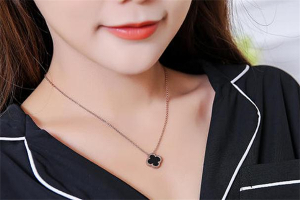 脖子短的人適合什么項鏈 項鏈最全搭配指南 脖子短的人適合什么項鏈 項鏈最全搭配指南