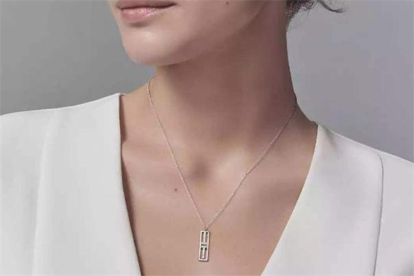 脖子短的人適合什么項鏈 項鏈最全搭配指南 脖子短的人適合什么項鏈 項鏈最全搭配指南