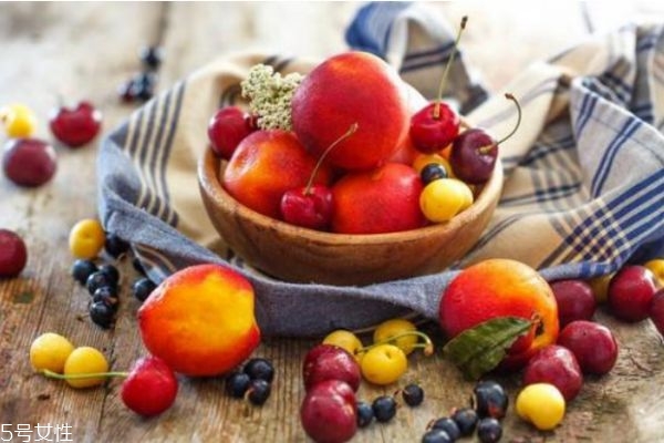 吃水果為什么要加鹽 吃水果加點(diǎn)鹽的好處 吃水果為什么要加鹽 吃水果加點(diǎn)鹽的好處