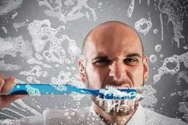 電動牙刷和普通牙刷有什么區(qū)別 電動牙刷的好處 電動牙刷和普通牙刷有什么區(qū)別 電動牙刷的好處