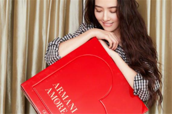 2019阿瑪尼七夕限定禮盒多少錢 阿瑪尼七夕唇釉色號(hào) 2019阿瑪尼七夕限定禮盒多少錢 阿瑪尼七夕唇釉色號(hào)