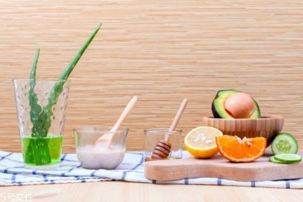 蘆薈膠用了要洗臉嗎 蘆薈膠的正確用法 蘆薈膠用了要洗臉嗎 蘆薈膠的正確用法