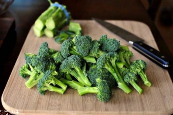 怎么挑選西蘭花 挑選西蘭花的方法 怎么挑選西蘭花 挑選西蘭花的方法