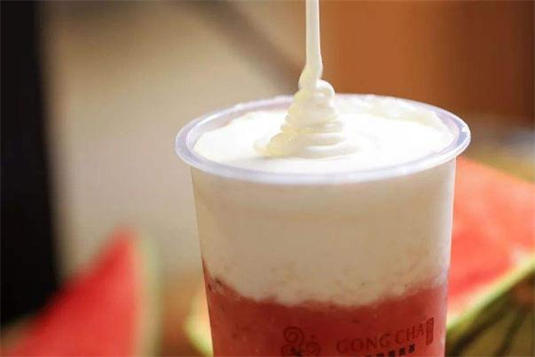 奶茶上的奶蓋是奶油嗎 奶蓋和奶油有什么區(qū)別 奶茶上的奶蓋是奶油嗎 奶蓋和奶油有什么區(qū)別