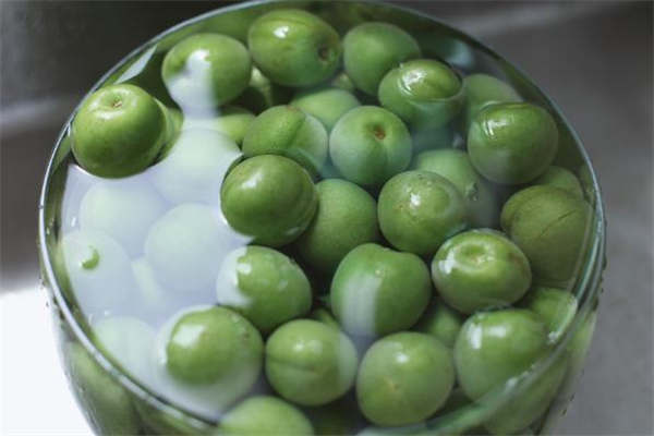 青梅酒什么人不能喝 青梅酒禁忌人群 青梅酒什么人不能喝 青梅酒禁忌人群