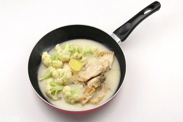 魚湯為什么是白色的 有的魚湯為什么不白 魚湯為什么是白色的 有的魚湯為什么不白