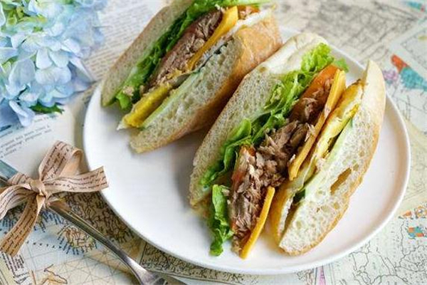 金槍魚(yú)三明治的做法 金槍魚(yú)三明治熱量