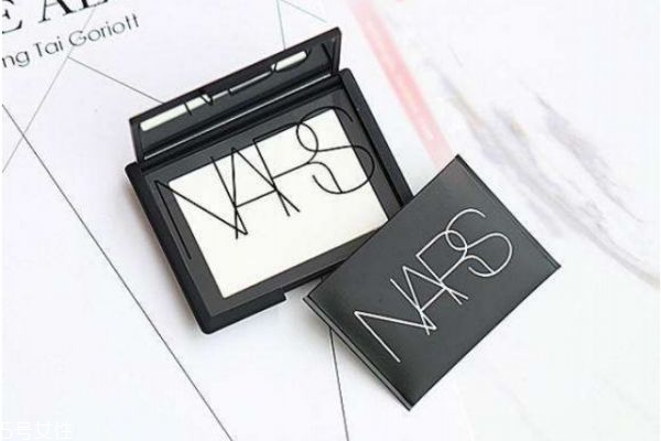 怎么判斷粉餅是否過(guò)期 粉餅開(kāi)封多久就不能用了