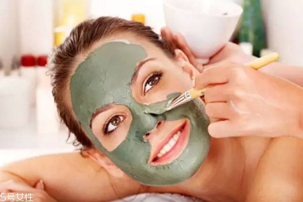 敷完面膜后用清水洗還是洗面奶 直接用清水洗 敷完面膜后用清水洗還是洗面奶 直接用清水洗