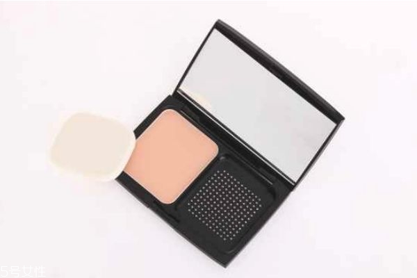 怎么判斷粉餅是否過(guò)期 粉餅開(kāi)封多久就不能用了