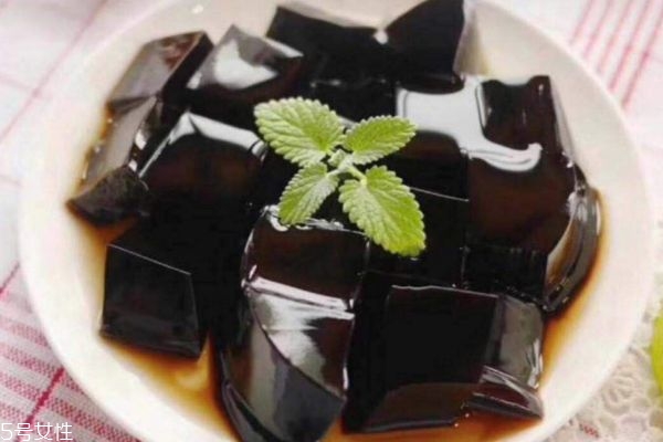 龜苓膏月經期間能吃嗎 經期最好不要吃 龜苓膏月經期間能吃嗎 經期最好不要吃