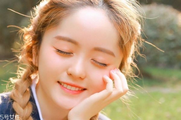 為什么女生喜歡向愛的人撒嬌呢 女生撒嬌的常見幾種表現(xiàn) 為什么女生喜歡向愛的人撒嬌呢 女生撒嬌的常見幾種表現(xiàn)