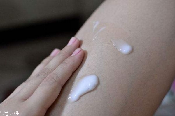 身體乳有什么好處呢 為什么要經(jīng)常擦身體乳 身體乳有什么好處呢 為什么要經(jīng)常擦身體乳