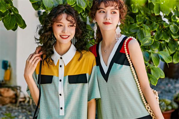 肩膀?qū)挼呐m合穿什么 肩膀?qū)挼呐┐罴记? alt=