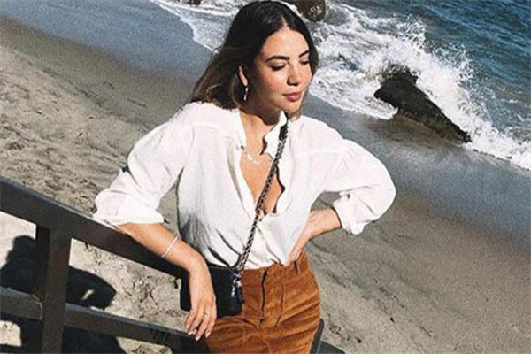 肩膀?qū)挼呐m合穿什么 肩膀?qū)挼呐┐罴记? alt=