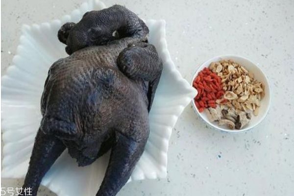 烏雞有什么功效 烏雞常見的幾種做法 烏雞有什么功效 烏雞常見的幾種做法