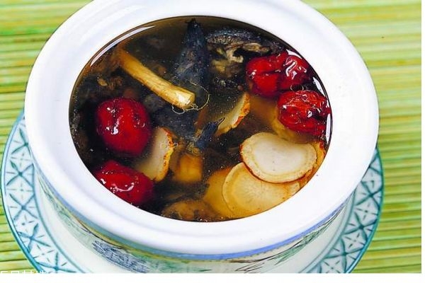 烏雞有什么功效 烏雞常見的幾種做法 烏雞有什么功效 烏雞常見的幾種做法