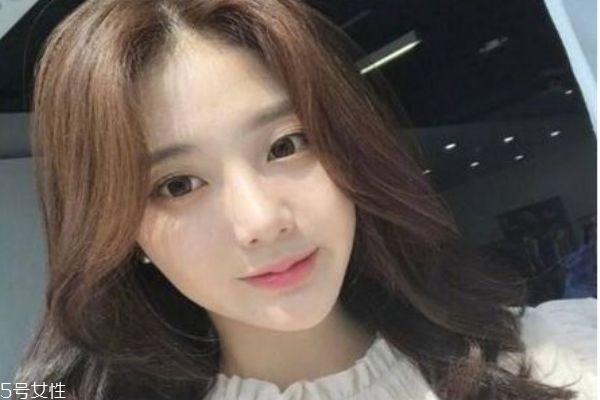 額頭窄適合什么劉海 額頭窄適合最佳發(fā)型 額頭窄適合什么劉海 額頭窄適合最佳發(fā)型