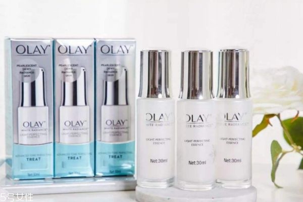 olay光感和淡斑哪個好 光感小白瓶和淡斑小白瓶區(qū)別 olay光感和淡斑哪個好 光感小白瓶和淡斑小白瓶區(qū)別