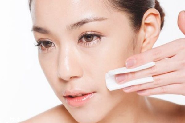 煙酰胺停用皮膚還白嗎 煙酰胺停用皮膚泛黃是怎么回事 煙酰胺停用皮膚還白嗎 煙酰胺停用皮膚泛黃是怎么回事