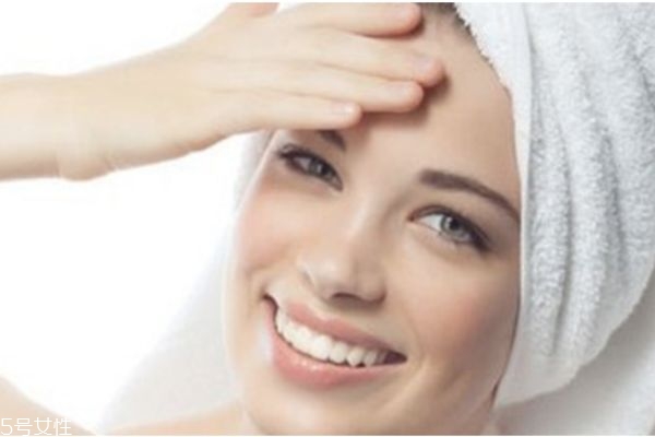 護(hù)膚水為什么要拍三遍 護(hù)膚小常識的誤區(qū) 護(hù)膚水為什么要拍三遍 護(hù)膚小常識的誤區(qū)