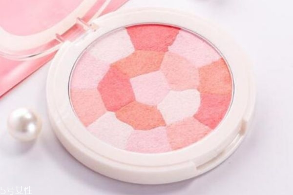 化妝先用腮紅還是定妝粉 先定妝還是先腮紅 化妝先用腮紅還是定妝粉 先定妝還是先腮紅