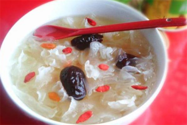 銀耳湯為什么不能隔夜 銀耳湯隔夜有毒嗎 銀耳湯為什么不能隔夜 銀耳湯隔夜有毒嗎